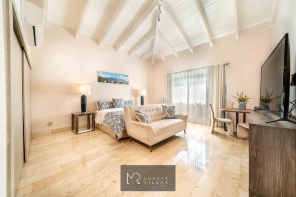 Villa Las Cerezas exterior with pool